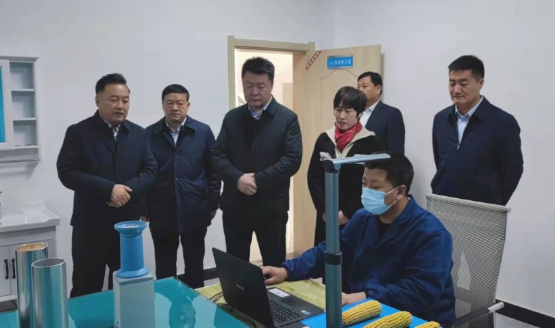 酒泉市政府黨組成員、副市長哈里別克來敦煌種業(yè)調(diào)研指導(dǎo)工作