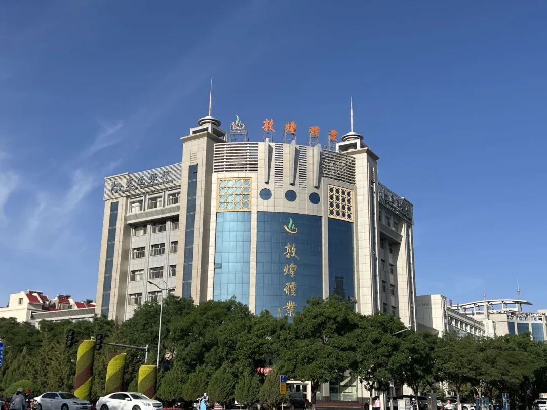 敦煌種業(yè)公司:播撒“希望種” 耕耘“夢想田”